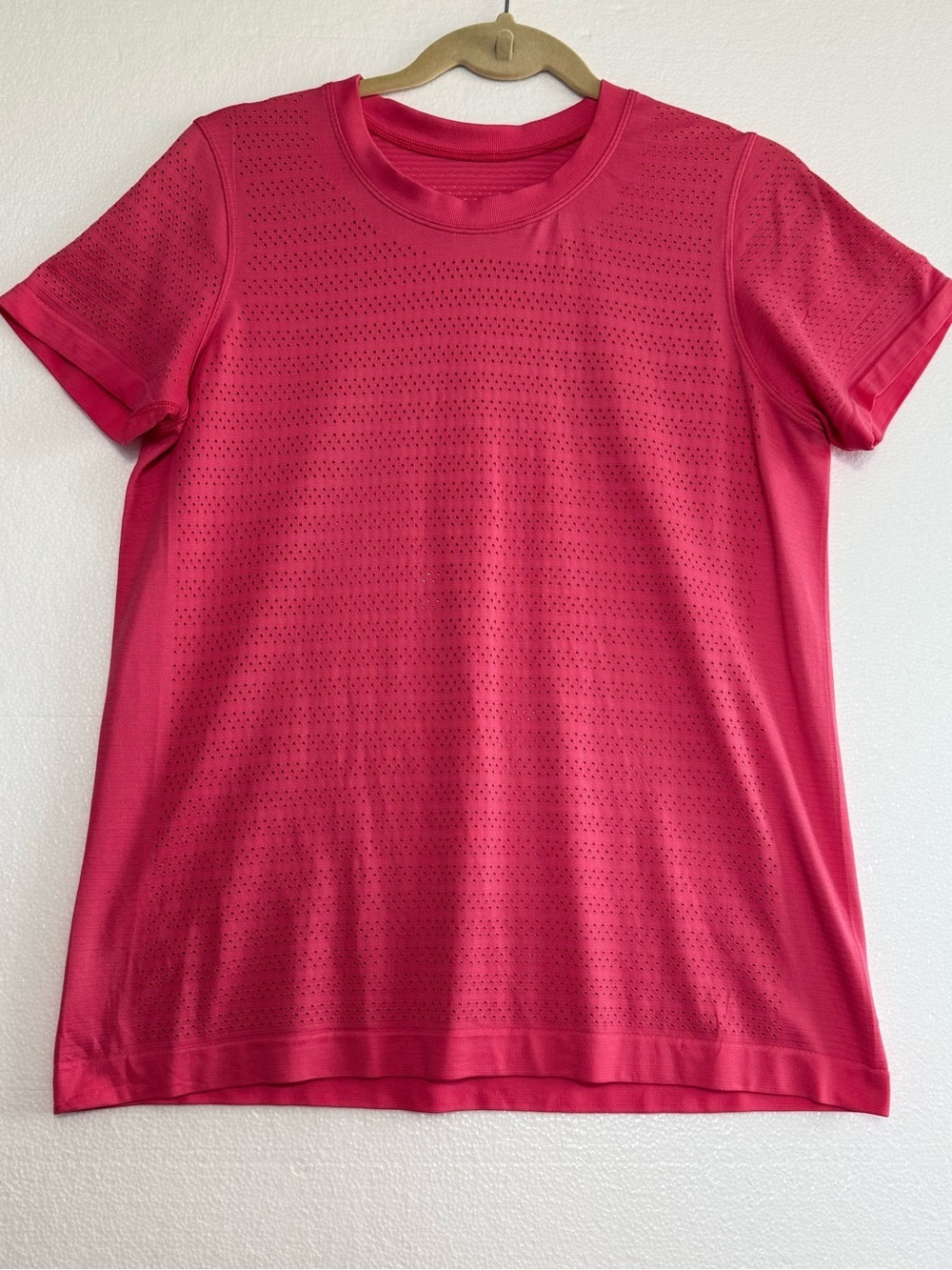 Lululemon Breeze By Short Sleeve Perforated Crewneck Top Pink Size L